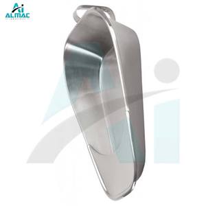 Lavabo triangular graduado de acero inoxidable Premium ALMAC para medir fluidos en entornos quirúrgicos y clínicos de precisión - Product Image 4