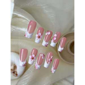 Ongles press-on français Blush Petal, manucure française élégante avec détails en forme de pétale - Product Image 1