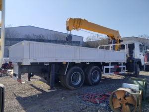 משאית מנוף חדשה מסוג סינוטרק HOWO 6x4 10-12 טון, מנוף טלסקופי נייד עם זרוע מפרקית, למכירה - Product Image 5