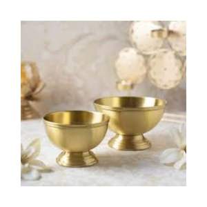 Elegante tazón de metal para helado, ideal para servir postres fríos en la mesa. - Product Image 1