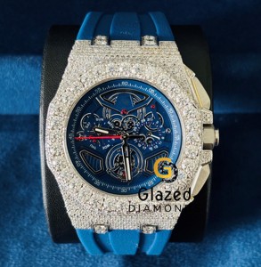 Montre analogique de style hip-hop avec bracelet en silicone bleu personnalisé, sertie de diamants en moissanite de qualité VVS, couleur DEF, taille brillant - Product Image 2