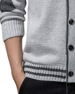 Pull cardigan en tricot à col en V gris clair et gris foncé avec motif et boutons, en coton, chaud et doux pour l'hiver, tissu extensible - Product Image 5