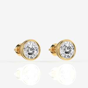 Boucles d'oreilles clous en or 18 carats avec moissanite taille portugaise et sertissage clos - Product Image 2