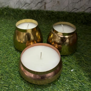 Pot à bougie en cire métallique de finition de luxe avec parfum à longue combustion conçu pour une ambiance relaxante et des idées d'éclairage décoratif à la maison - Product Image 1