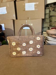 Bolso Tote de Rafia Tejida a Crochet Madagascar para Mujer, ARTIMADA, 100% Hecho a Mano, Estilo Casual, Bordado de Margaritas, Forro de Algodón, Abierto - Product Image 1