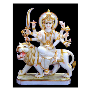 Fabricant de la statue de la déesse Durga Mata en marbre blanc de Makrana, en position assise sur un lion et tenant un sankh, utilisée pour le festival de Navratri - Product Image 1