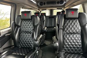 รถตู้แปลงโฉม GMC Savana G2500 Explorer ปี 2023 สภาพใช้งานมาแล้ว ตกแต่งหรูหรา ภายใน 9 ที่นั่ง พร้อมระบบความบันเทิงด้านหลัง - Product Image 5