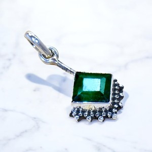 Pendentifs en argent sterling massif avec pierre précieuse émeraude, prix de gros, bijoux de bonne qualité - Product Image 2