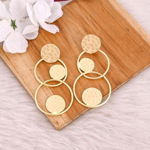 Pendientes de Diseño Martillado, Mayorista de Joyería, Hermosos Pendientes de Latón Chapados en Oro Amarillo, Proveedor de Joyería de Moda para Mujer - Product Image 2