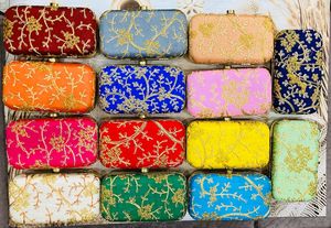 Pochette de boîte brodée artisanale indienne parfaite pour les faveurs de mariage, les cadeaux de retour et les célébrations chéries! - Product Image 6