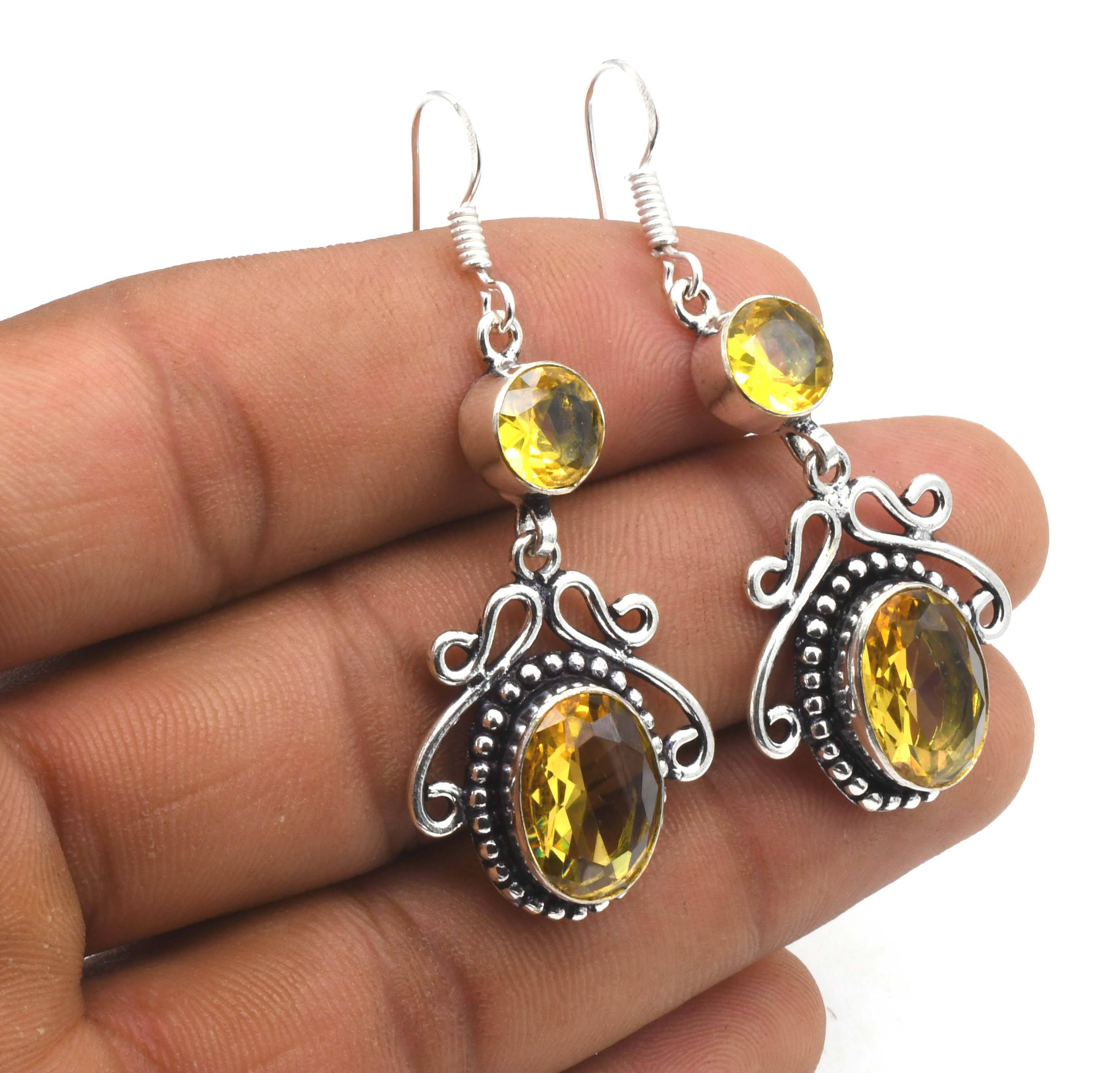 สีเหลือง