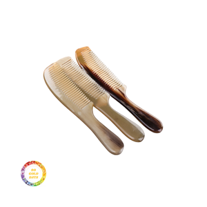Peigne tout usage en corne de qualité supérieure à partir de 99 données dorées, conçu pour le soin quotidien des cheveux, le démêlage doux et le coiffage - Product Image 3
