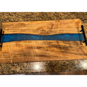 Planche à charcuterie en résine époxy bleu azur, élégante et durable - Product Image 1