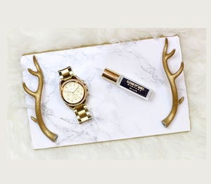 Plateau en marbre intemporel, idéal pour un service élégant, une présentation décorative et des accessoires de décoration intérieure haut de gamme - Product Image 1