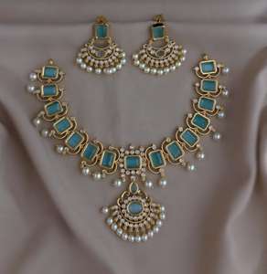 Conjunto de collar con acabado mate CZ para niñas y mujeres, conjunto de collar mínimo de lujo, piedras de alta calidad, respetuoso con la piel y respetuoso con el medio ambiente - Product Image 1