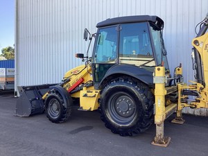 Chargeuse sur pneus d'occasion New Holan B110B, tracteur diesel 110 CV, godet multifonctionnel, pompe à engrenages, noyau PLC, chargeuse rétro - Product Image 4