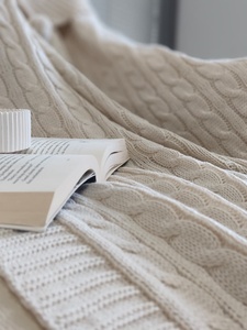 Couverture TV tricotée douce et confortable crème foncée 130x170 cm canapé et châle d'épaule pour le confort et le style - Product Image 3