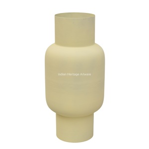 Vase à fleurs en fer de style Art déco moderne, élégant pour la décoration de table, mariage, maison, taille M, vente en gros, marque IHA, fabriqué en Inde, modèle IHA24018 - Product Image 1