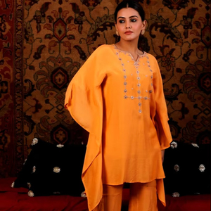 Ilumina tu armario festivo con este impresionante conjunto de vestido caftán Marigold Gota Patti Work con pantalón y Kurta para mujer - Product Image 1