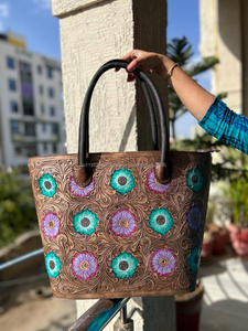 Nouvelle mode Turquoise violet fleur en cuir repoussé à la main sac à main fourre-tout Western Floral en cuir véritable sac à main en cuir de vachette personnalisé pour femmes - Product Image 5