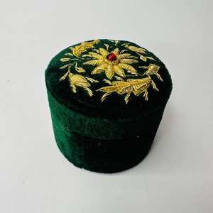 Magnifique boîte de rangement pour bijoux en tissu vert fait main, pièce royale, Shanell, motif parfait, personnalisable, boîte cadeau - Product Image 1