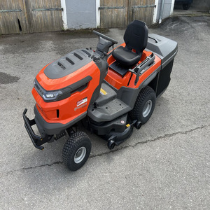 รถแทรกเตอร์ตัดหญ้า Husqvarna TC 220T ปี 2026 ขนาด 108 ซม. กำลัง 19.5 แรงม้า เครื่องยนต์สองสูบ ระบบส่งกำลังไฮโดรสแตติก ถังเก็บหญ้าขนาด 350 ลิตร แบบนั่งขับ - Product Image 1