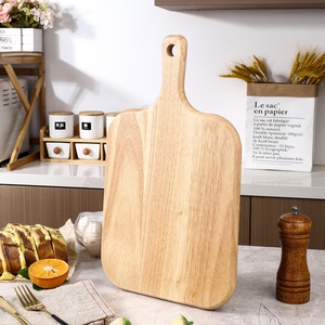 Planche à découper en bois de caoutchouc personnalisée avec poignée, bloc à découper polyvalent pour la cuisine, la maison et le restaurant - Product Image 4