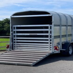 Remolques para Ganado Listos para Exportación, Económicos y de Calidad, Remolque Azul para Caballos con Revestimiento de Aluminio y Diseño de Doble Eje - Product Image 1