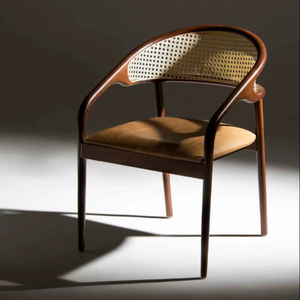 Chaise de salle à manger en bois de teck inspirée du milieu du siècle avec accent de rotin à dossier incurvé et pieds coniques pour un look intérieur élégant et intemporel - Product Image 1