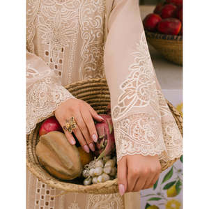 Conjunto de 3 piezas Mahnur para mujer: Camisa, Dupatta y Pantalón bordados Chikanakari Lawn - BIC-4703 Khaddi Net con bordado, Dupatta y Pantalón - Product Image 2