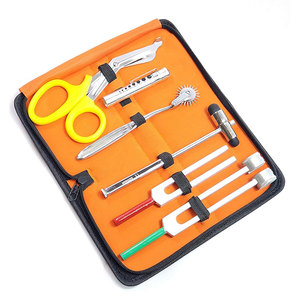 Set de 6 piezas: Martillo de percusión para reflexos auditivos, Linterna de bolsillo, Diapasón C 128/C 512, Tijeras para vendajes de 7.25 pulgadas, Rodillo de Wartenberg - Product Image 6