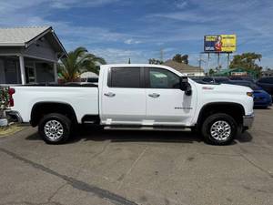 Camionetas Chevrolet Silverado 2500HD LT 4x4 LT 4dr Crew Cab SB usadas en buen estado a la venta - Product Image 4