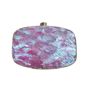 Bolso de mano de noche de lujo artesanal, epítome de elegancia del diseñador con piedras de cristal, latón y nácar - Product Image 3