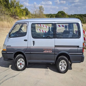 1996/1997/1998/1994/1992/1995/1996/1995/2000 HiAce Grand Cabin Camper con Volante a la Derecha, RV Japonés Clásico con Interior Espacioso - Product Image 1