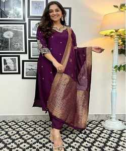 25. Dubai Kaftan Extravaganza: Découvrez l'opulence avec des caftans inspirés de Dubaï-Parfait pour les magasins de détail et les exposants - Product Image 1