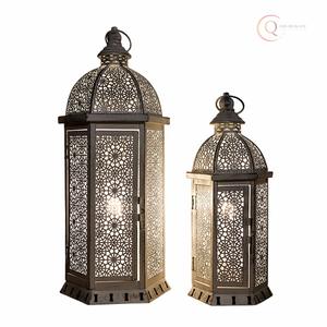 Portavelas de Metal Premium para Decoración del Hogar |   Farol Impermeable para Uso en Ramadán, Paneles de Vidrio, Color y Logotipo Personalizables, para Interiores - Product Image 1