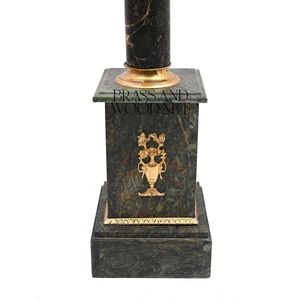 Cheminée en marbre blanc sculptée à la main de style français de luxe avec ornements en laiton - Product Image 4