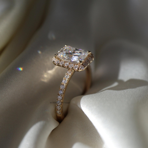 Glace pilée 3.55 Carat Radiant Cut Moissanite Diamant Hidden Halo Bague de fiançailles Élégant Allongé Radiant Solitaire pour femme - Product Image 2