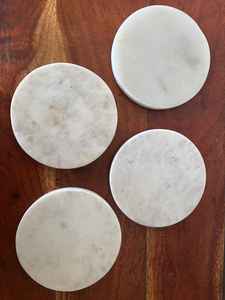 Sous-verres uniques en marbre côtier, sous-verres ronds en pierre, sous-verres faits à la main, élégants accessoires de table pour la maison - Product Image 3