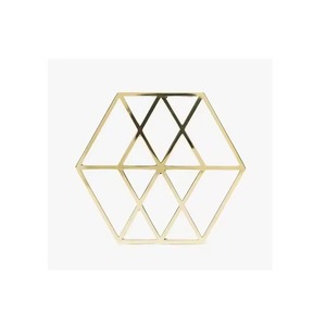 Salvamanteles de Metal con Diseño Resistente al Calor, Centro de Mesa Moderno para Mesas de Comedor, Duradero y Versátil - Product Image 5