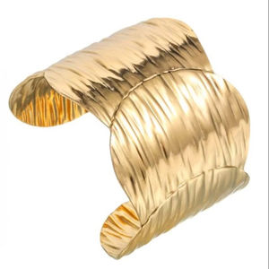 Bracelet en métal prêt à offrir, un cadeau attentionné pour les anniversaires, les anniversaires de mariage et les occasions spéciales - Product Image 1