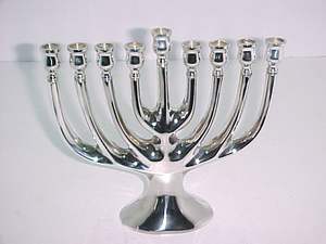 Menorá de Latón Premium de 9 Luces, Moderna y Elegante, con Acabado Niquelado, Ideal para Bodas y Decoración del Hogar - Product Image 2