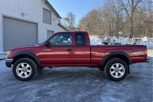 Asequible para Conducir |   CONDUCCIÓN IZQUIERDA |   Volante a la derecha |   TOYOTA TACOMA SR5 XTRACABBSS TRD V6 4X4 5-SPEEDDSS 2001 - Product Image 2