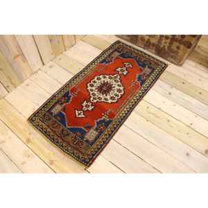 Tapis turc vintage 2,1x4,1 pieds, tapis en laine rouge à petits pois - Product Image 1