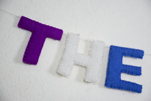 พวงมาลัยผ้าสักหลาดทำจากขนสัตว์ทำด้วยมือของตกแต่งปีใหม่และคริสต์มาสที่เป็นมิตรกับสิ่งแวดล้อมทำจากเนปาลเพื่อเป็นของขวัญ - Product Image 2