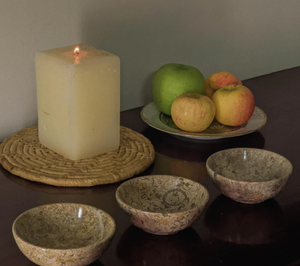 Bol en marbre pierre fossile fabriqué à la main. Une pièce maîtresse décorative de qualité supérieure pour les intérieurs de luxe, les hôtels et les cadeaux d'entreprise. - Product Image 3