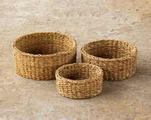 Grand panier de rangement décoratif en jonc de mer fait à la main avec poignées en anneau Organisateur tissé pour le rangement des enfants - Product Image 1