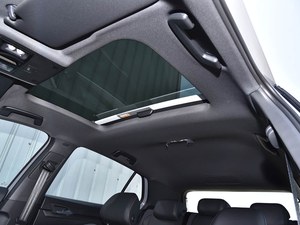 Golf Sedán Blanco 300 TSI R-Line Gasolina 2.5-3.0L Tracción Delantera Volante a la Izquierda Usado Asientos de Cuero Techo Panorámico - Product Image 5