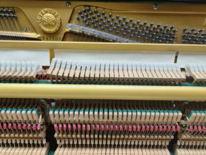 Piano droit classique Yamaha U1E, importé du Japon, artisanat supérieur, haute qualité, finition noire, performances fluides - Product Image 2