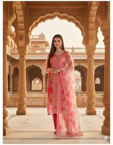 Colección de Kurtis de Nuevo Diseño en Color Rosa con Estampado Floral, Estilo Maharashtra, Suaves, Cómodos y Elegantes de SIE - Product Image 3